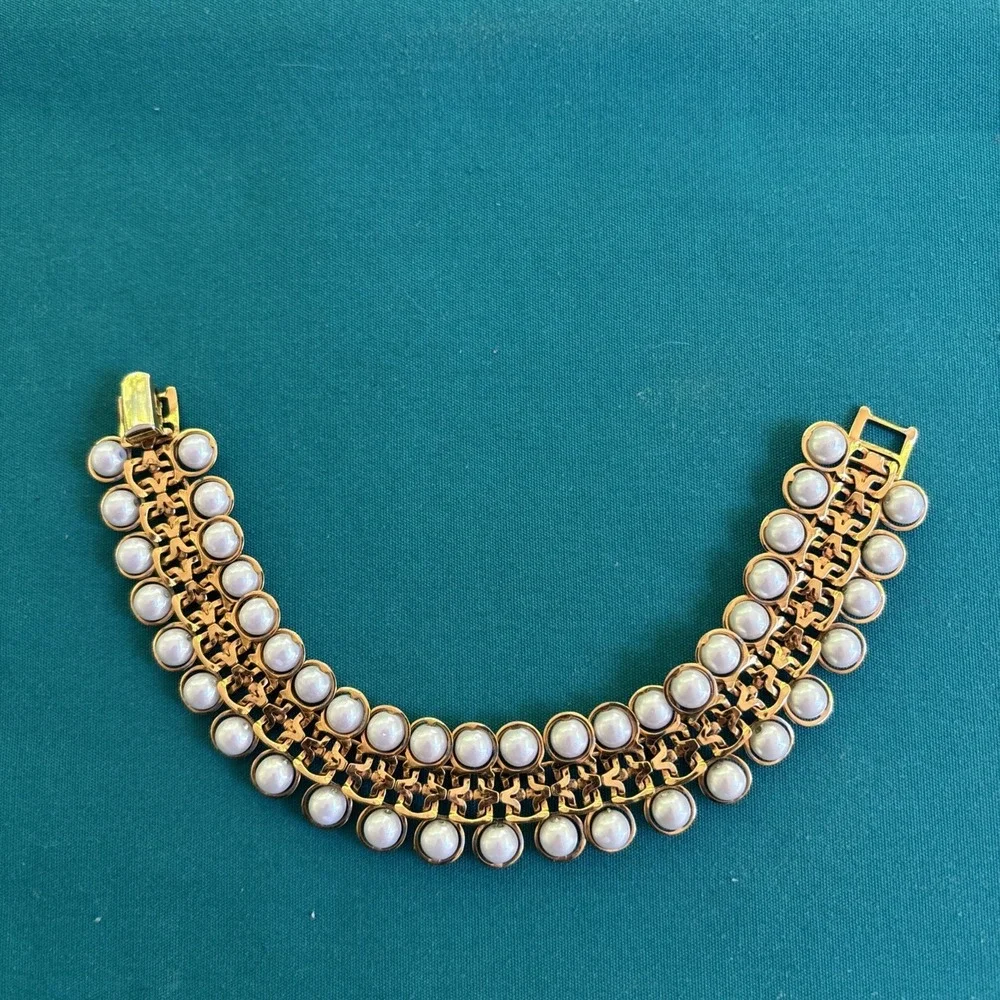 Vintage Avon Faux Pearl Gold Tone Double Row Chain Bracelet 7 1/2 Inches Long